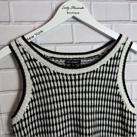 BLUE PEPPER black and white stripe Knit Sleeveless Sweater/size L - Picture 6 of 10